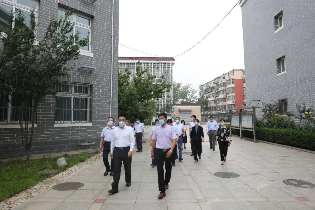 市区领导到中国教育科学研究院丰台实验学校调研高考备用考点准备工作